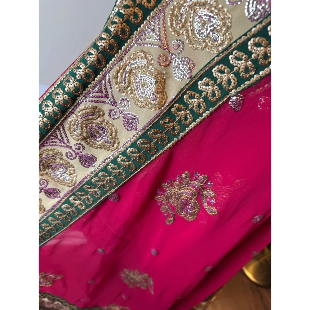 Magenta Georgette Saree Gold Sequins Embroidery Green Boarder Indian Handmade
